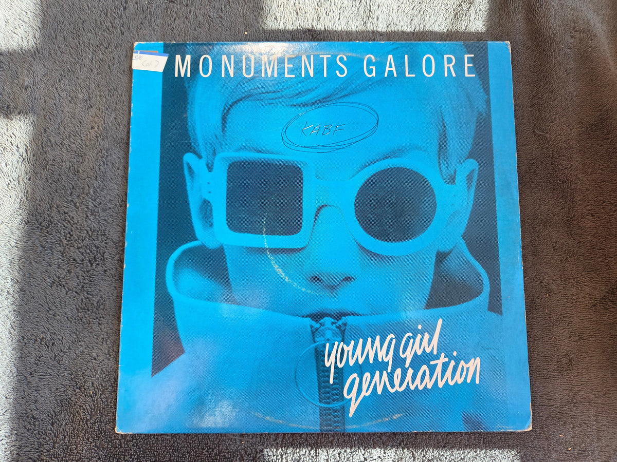 MONUMENTS GALORE YOUNG GIRL