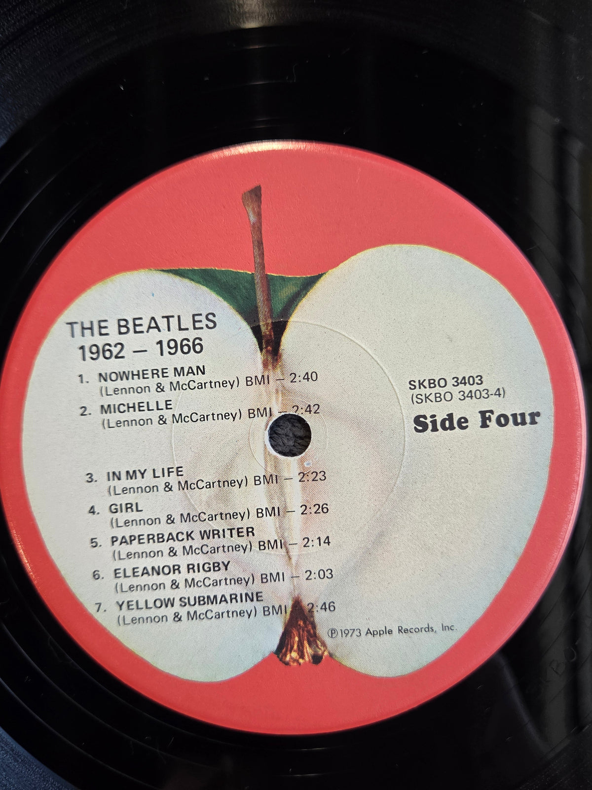 BEATLES 1962-1966 APPLE W/INSERT