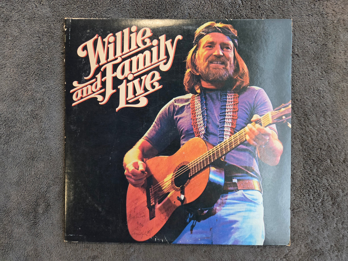 WILLIE NELSON AND FAMILY LIVE