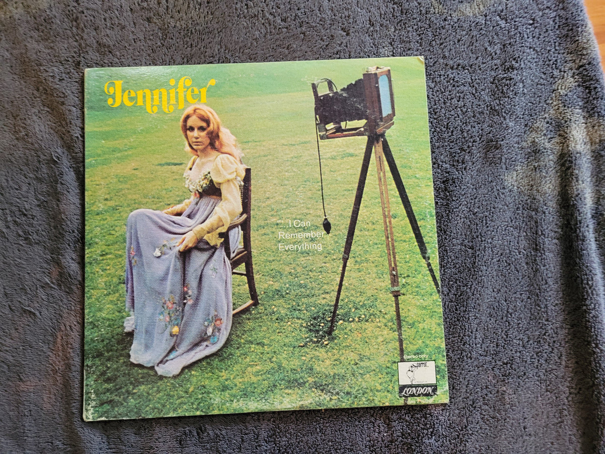 JENNIFER I CAN REMEMBER EVERYTHING PARROT
