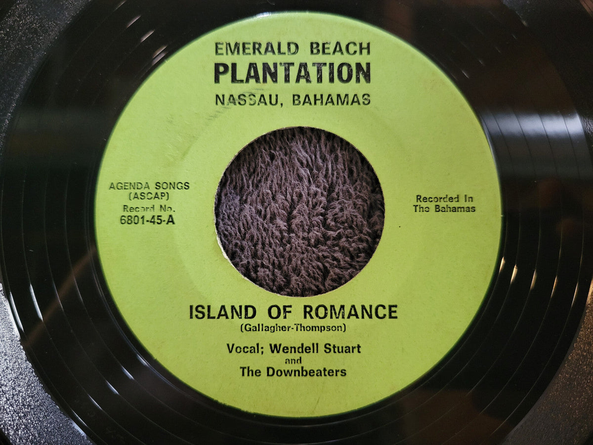 WENDELL STUART ISLAND OF ROMANCE MERRY CHRISTMAS FROM NASSAU