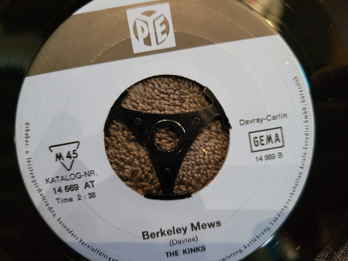 KINKS LOLA BERKELY MEWS PS GER IMP 7"